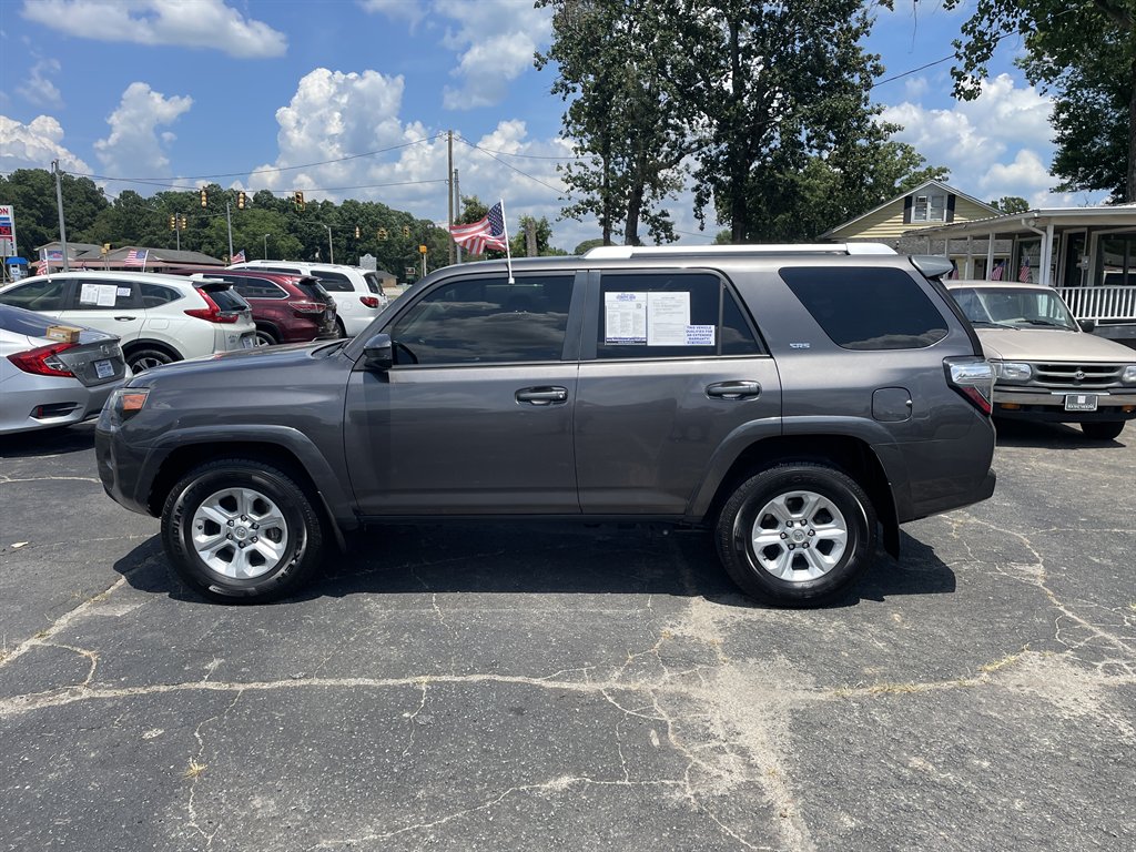 2016 Toyota 4Runner SR5's photo