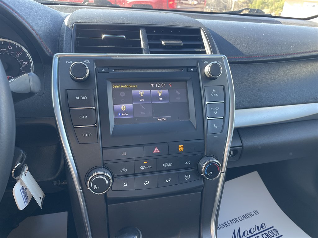 2017 Toyota Camry SE - Photo 19