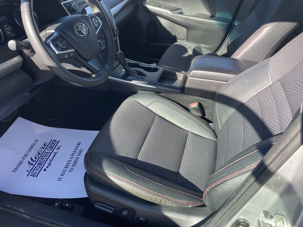 2017 Toyota Camry SE - Photo 9