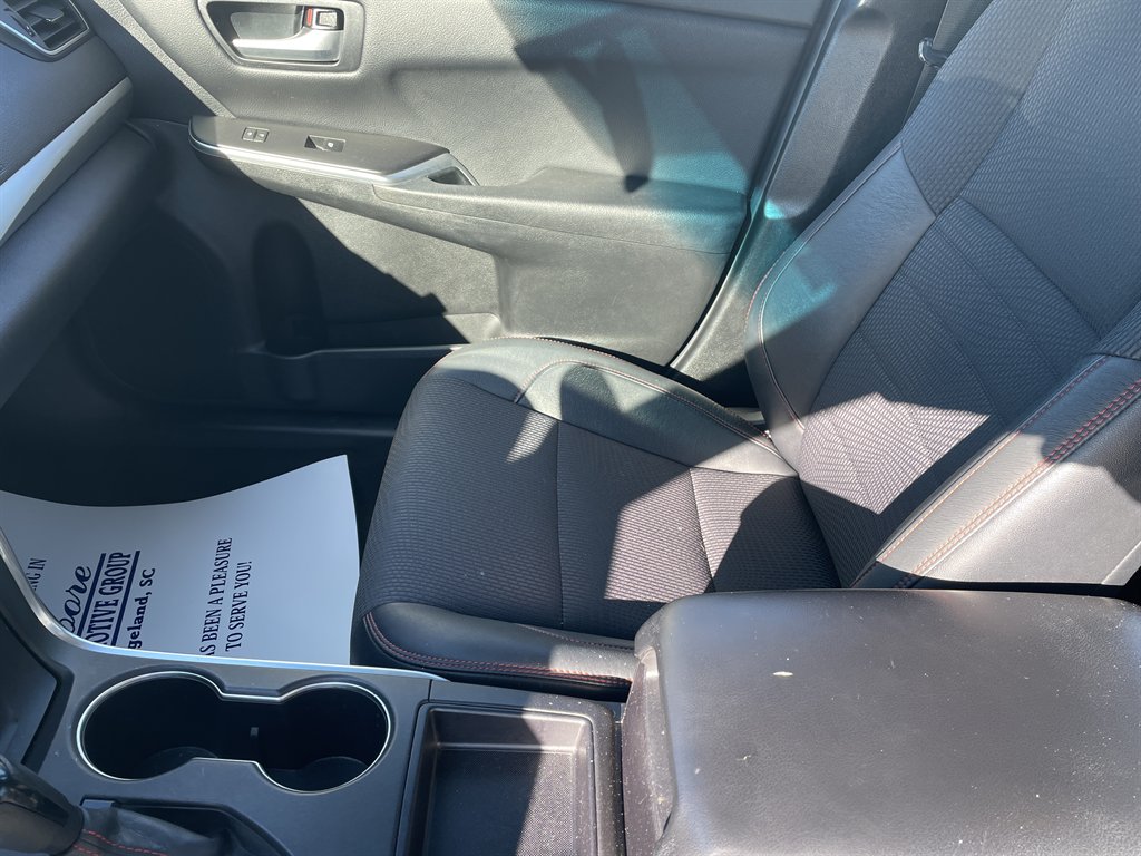 2017 Toyota Camry SE - Photo 11
