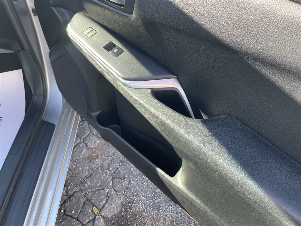 2017 Toyota Camry SE - Photo 15