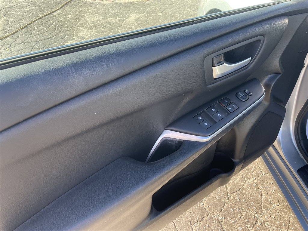 2017 Toyota Camry SE - Photo 10